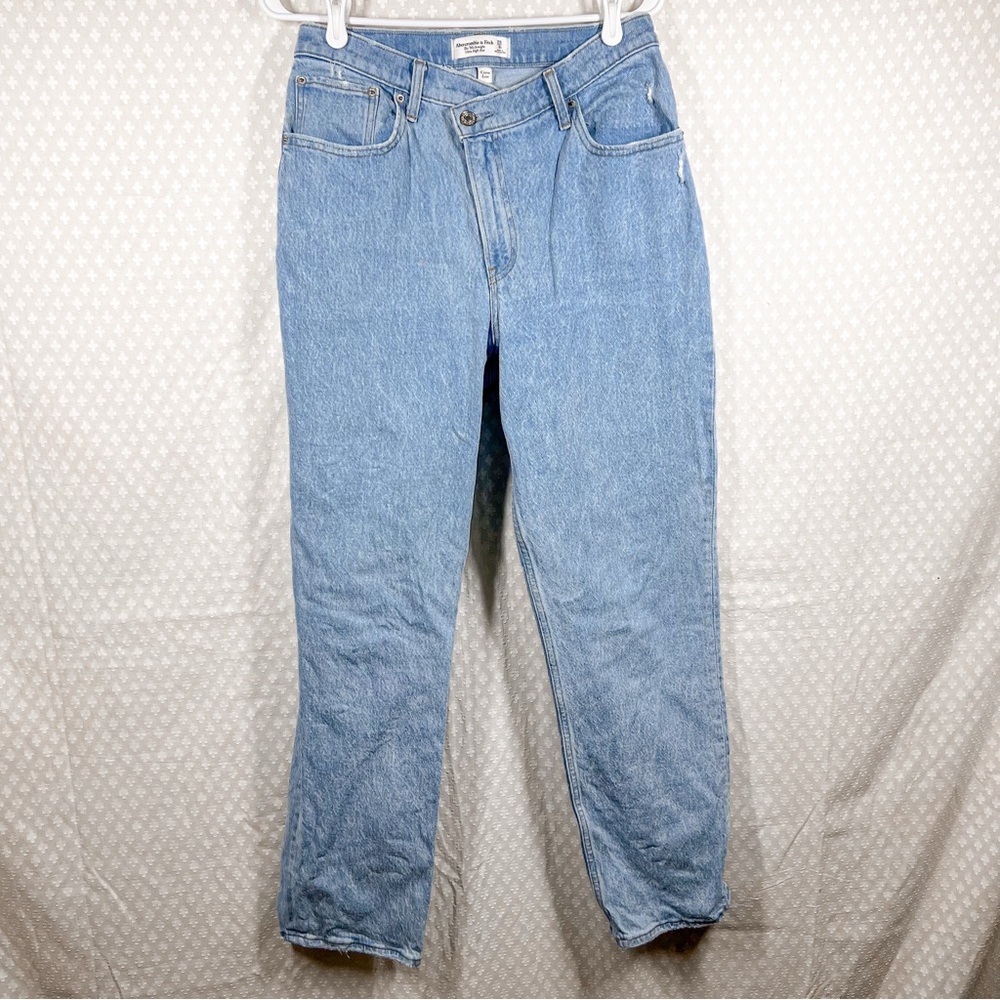 Abercrombie & Fitch Light Wash Curve Love The 90s Straight High Rise Jeans
